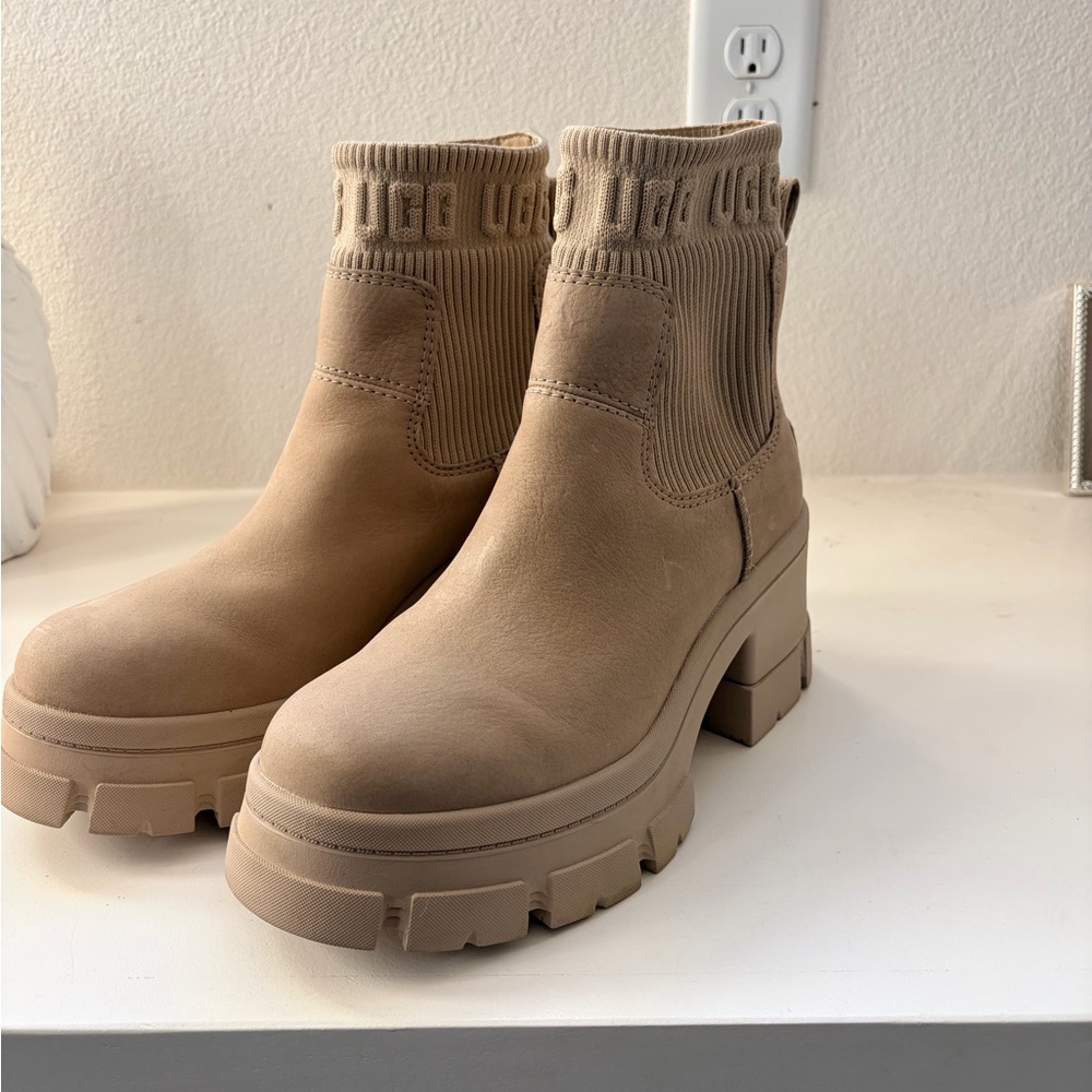 UGG Women's Moxy Chelsea Suede Boots - Picture 2 of 2